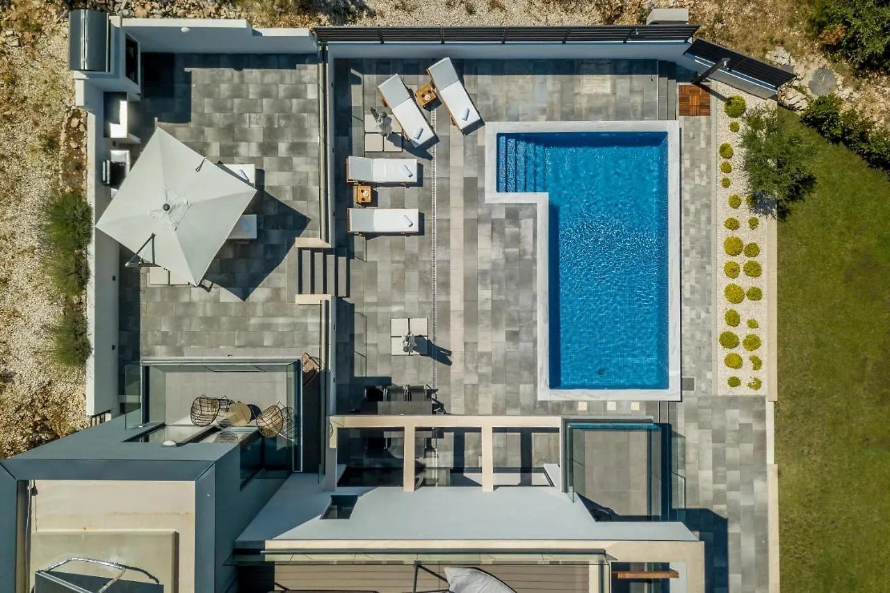 Villa Navisus With Heated Pool And Roof Top Jacuzzi-150M From The Beach 0*, Slatine Kroatien