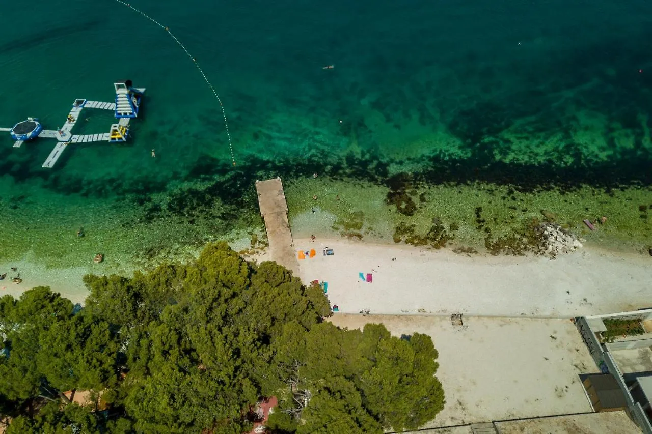 Villa Navisus With Heated Pool And Roof Top Jacuzzi-150M From The Beach Kroatien