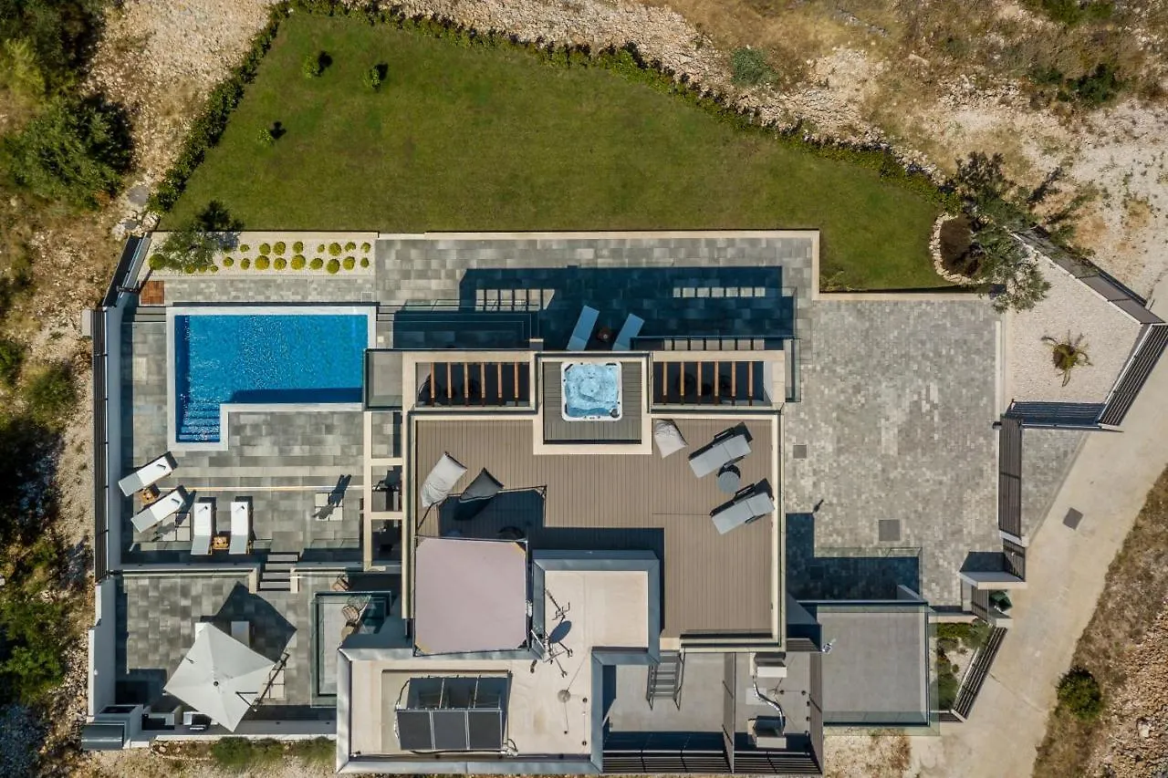 Villa Navisus With Heated Pool And Roof Top Jacuzzi-150M From The Beach Kroatien