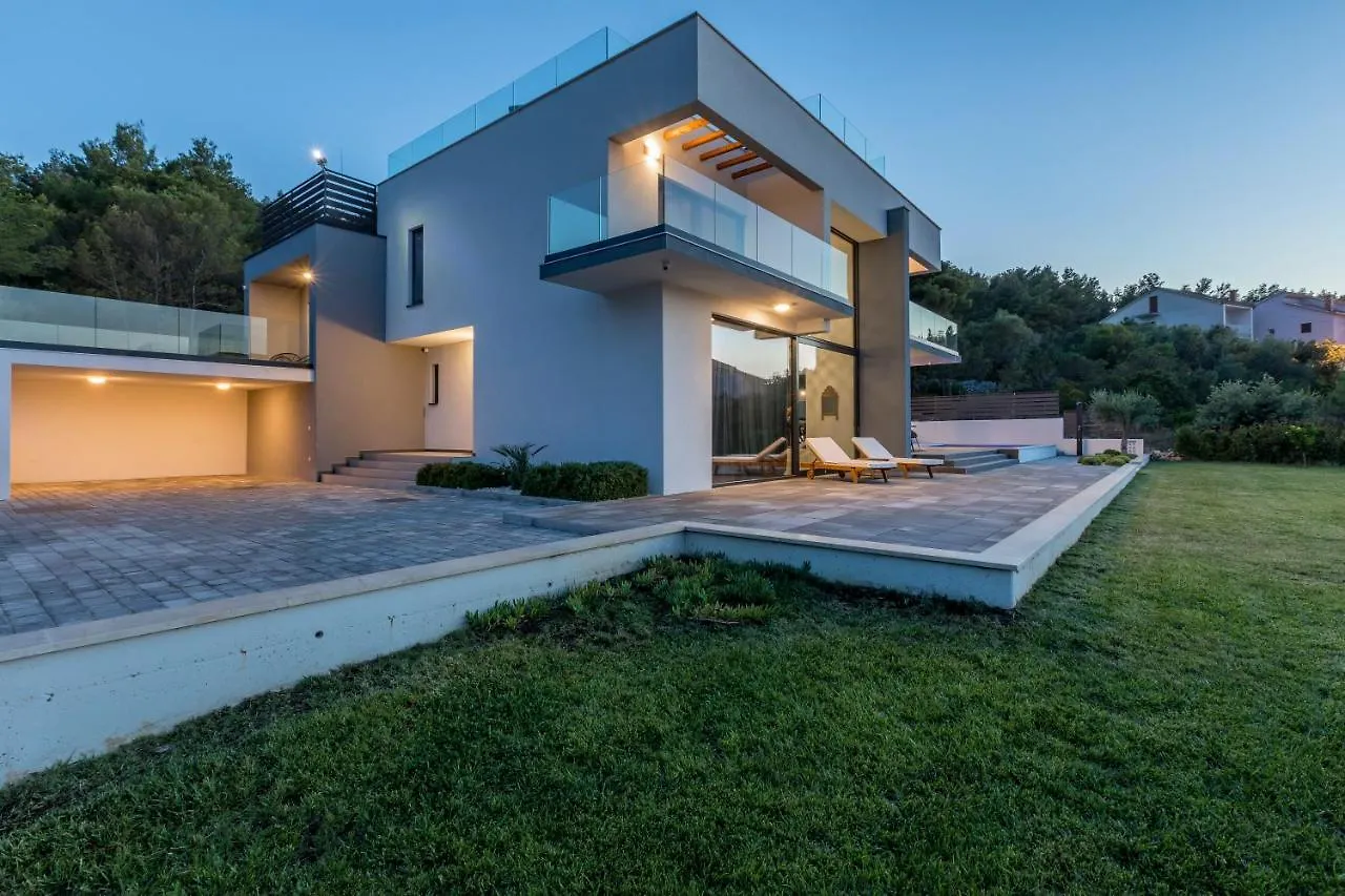 Villa Navisus With Heated Pool And Roof Top Jacuzzi-150M From The Beach Kroatien
